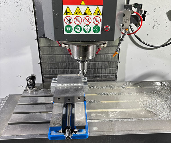 3 axis CNC milling precision machining service 1